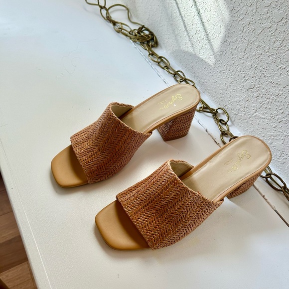 Seychelles Block Heeled Sandals - Picture 4 of 4